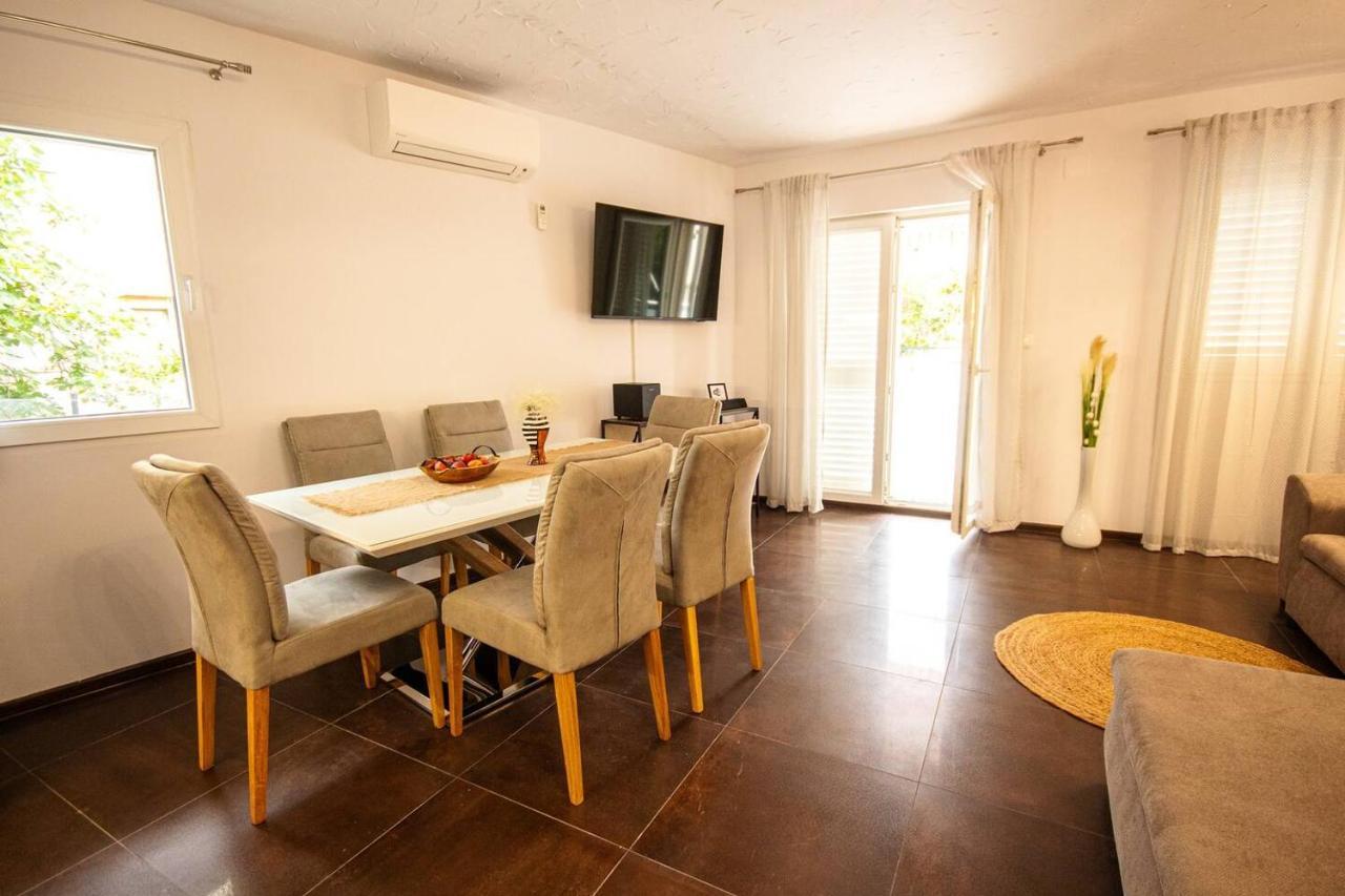 Large Stylish 3 Bedroom Nancy For 5 People Split