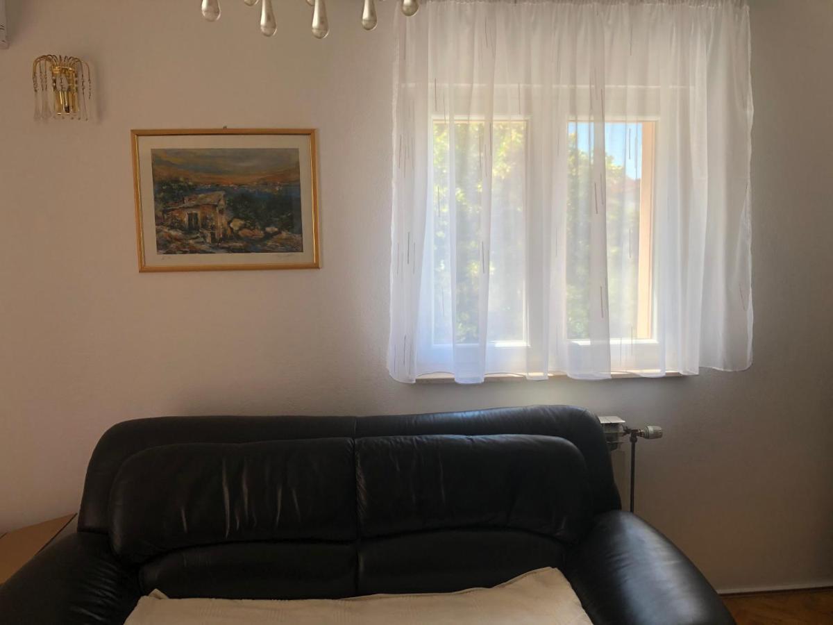 Lucy's Place Apartment *