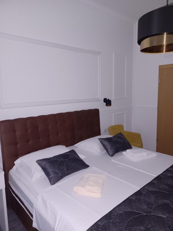 Black Hotel