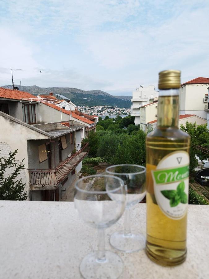 Triva 1 * Split