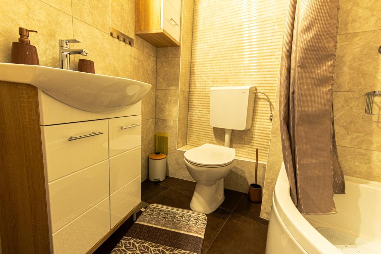 Apartment Large Stylish 3 Bedroom Nancy For 5 People Split