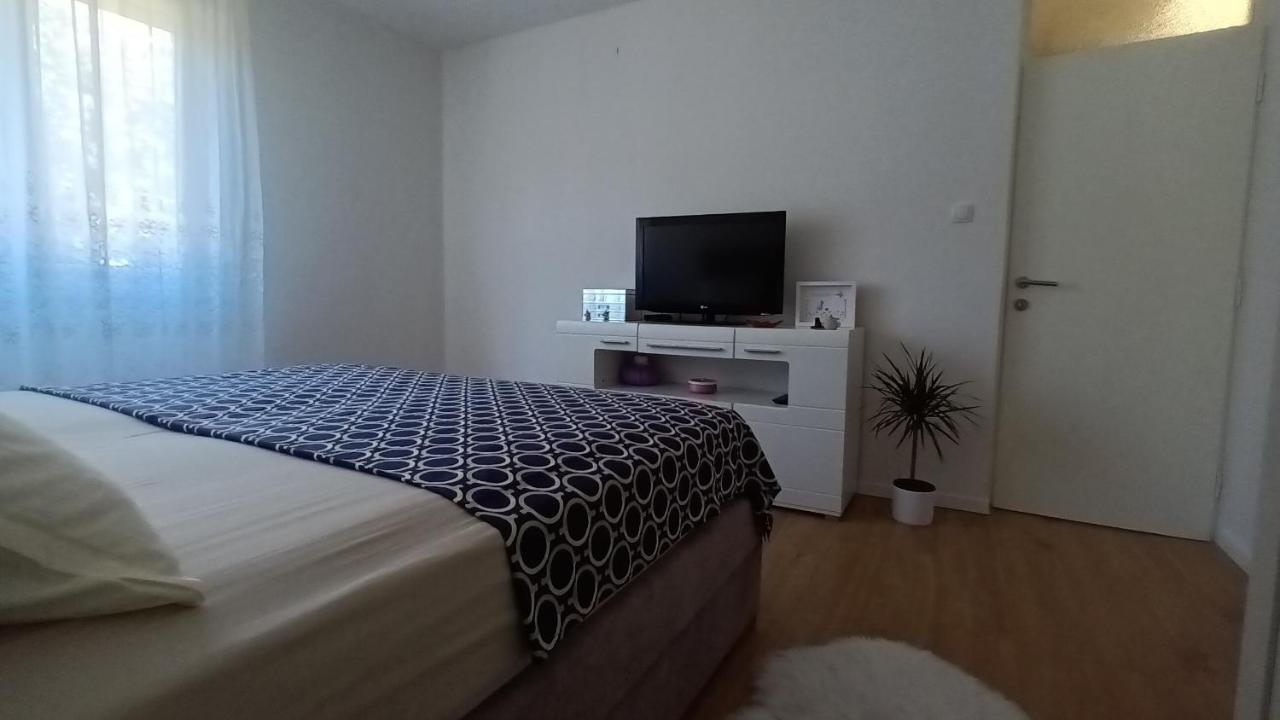 Leona Apartment-perfect For Four Split