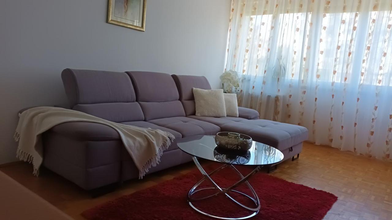 Leona Apartment-perfect For Four Split