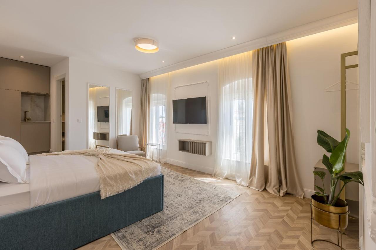 Finest 2 Apartment Split