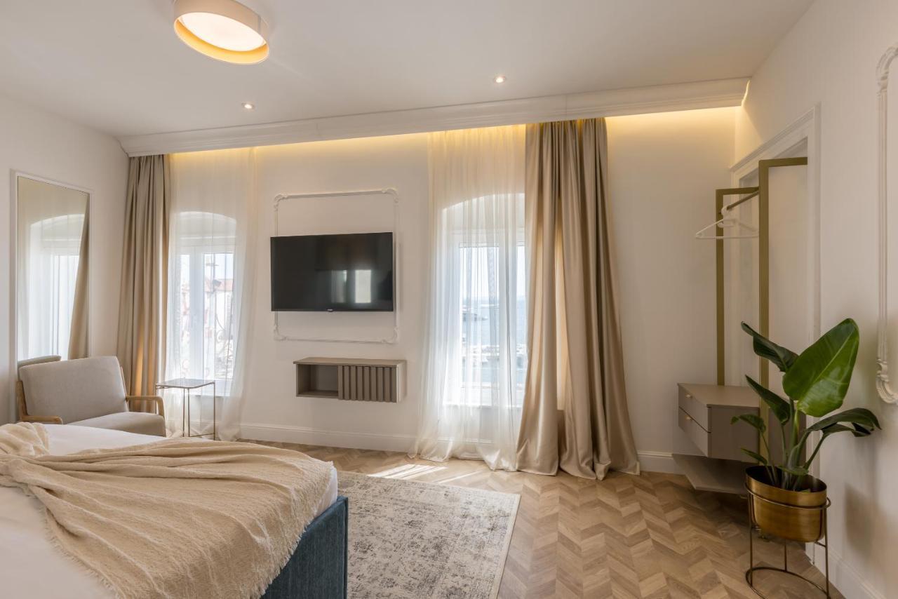 Finest 2 Apartment Split