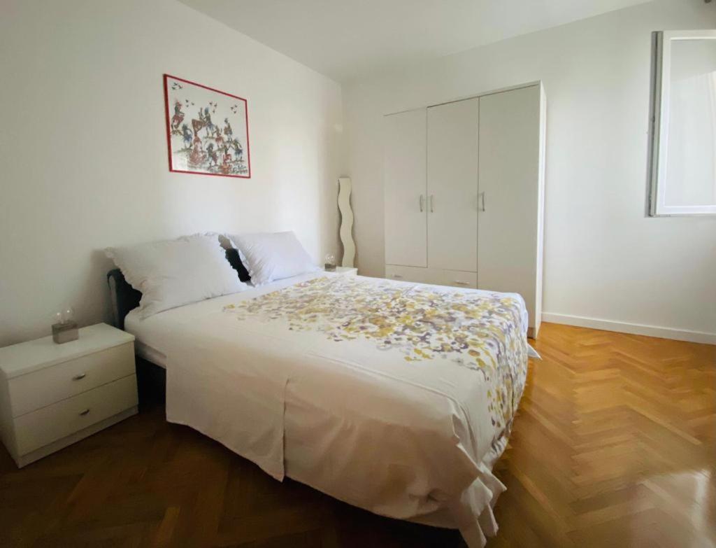 2 Bedroom Apartment/parking/market