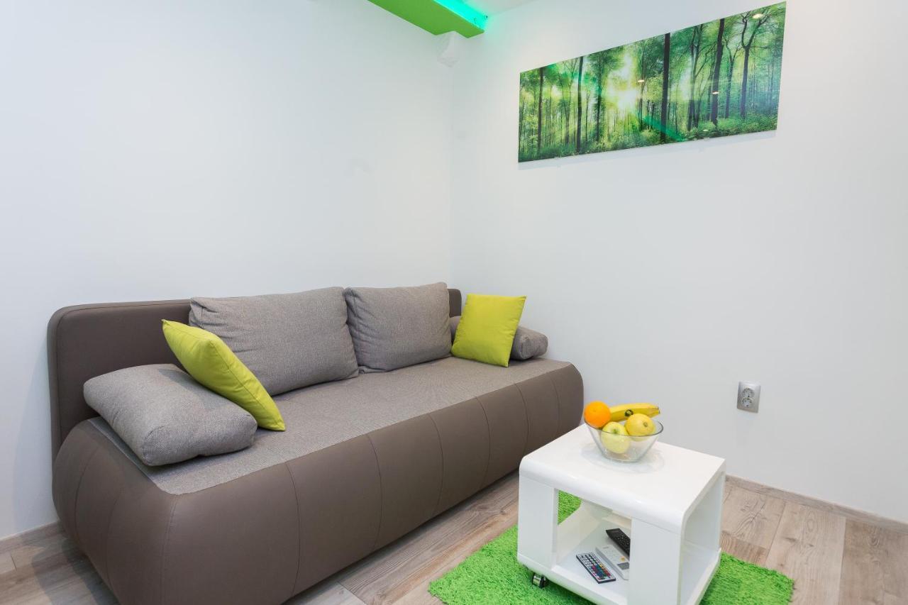 Purple & Apple Green Appartement
