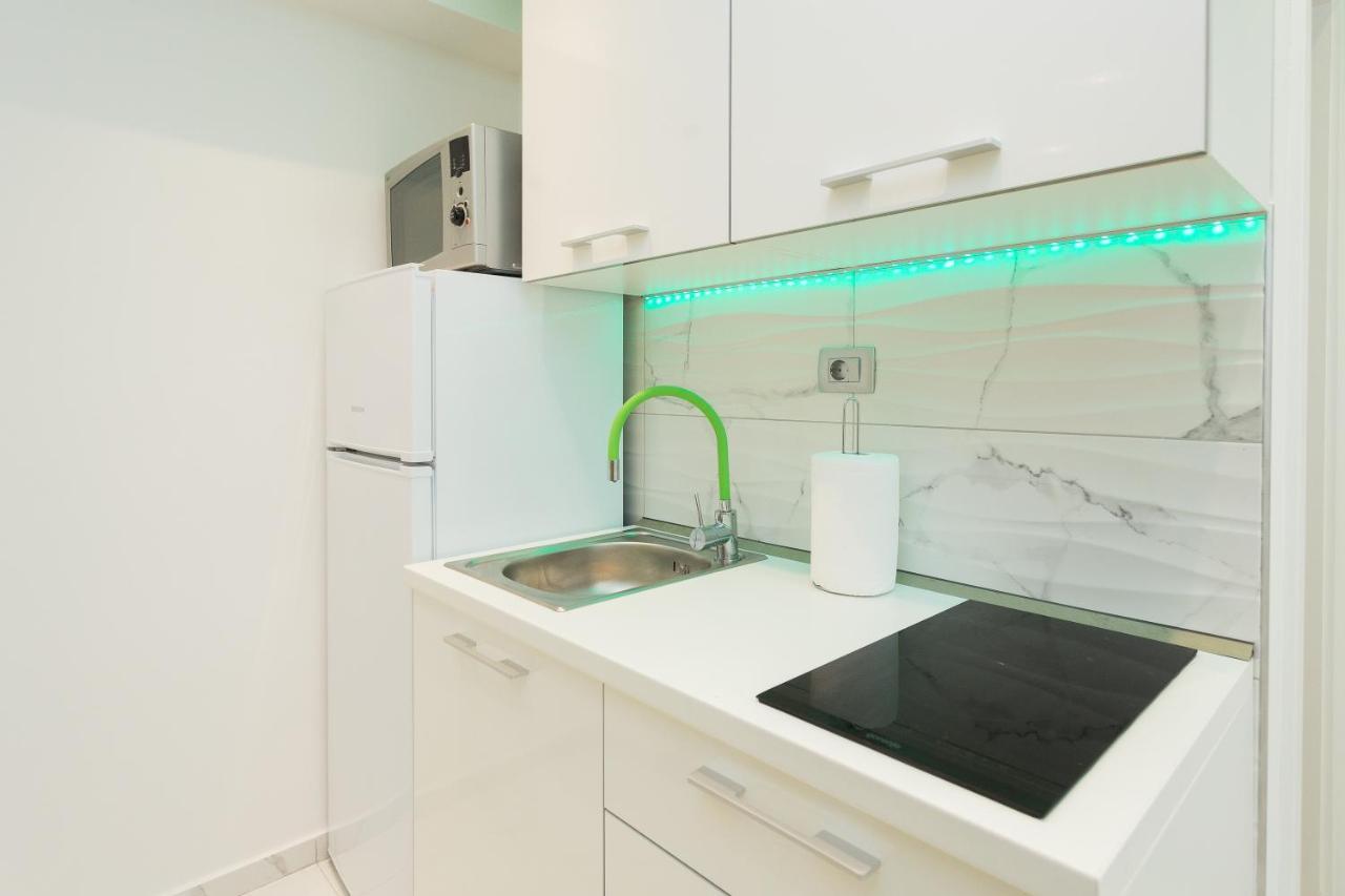 Purple & Apple Green Appartement