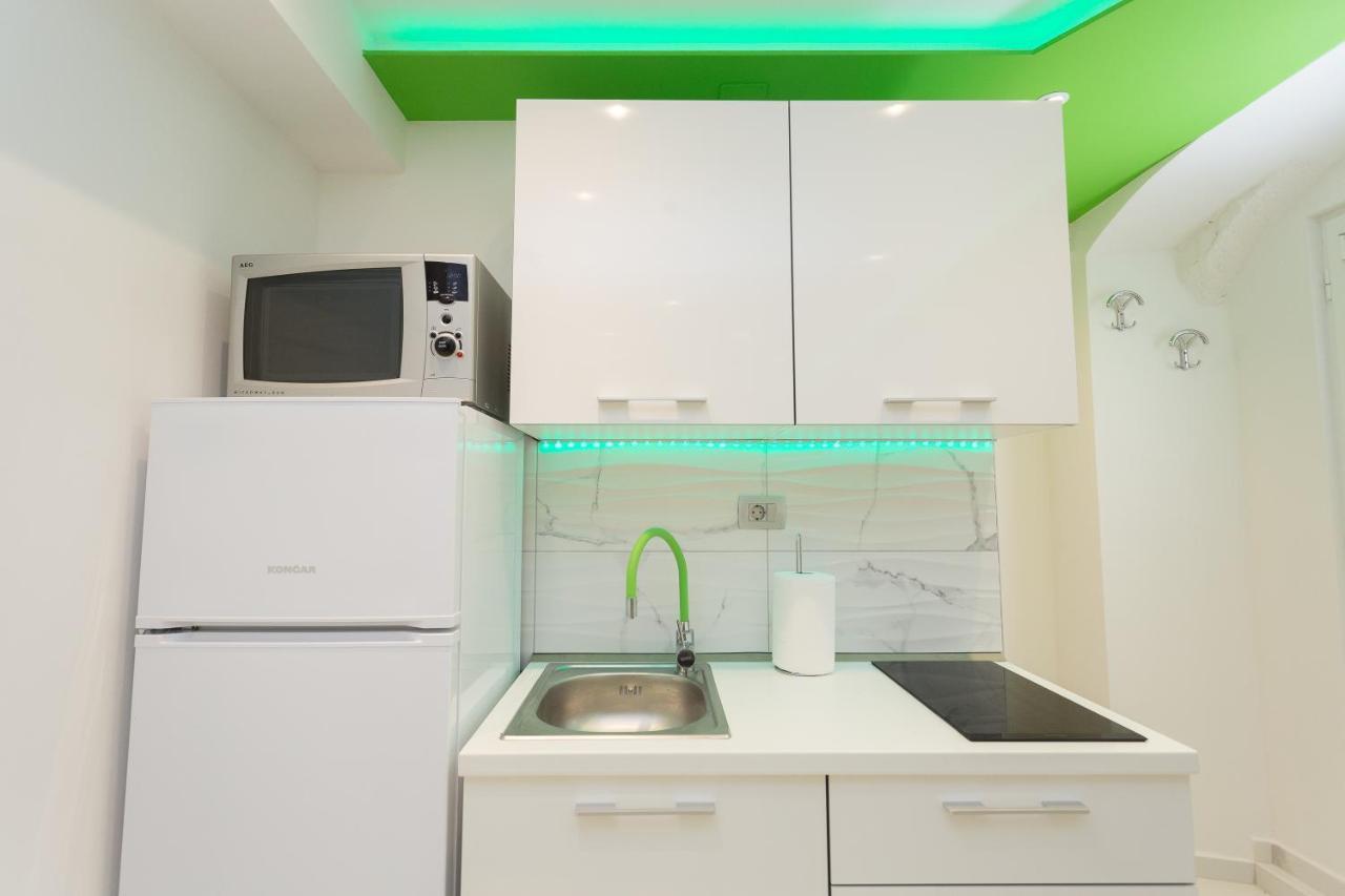Purple & Apple Green Appartement Split