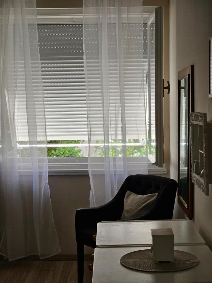Quiet 2br Apt Split