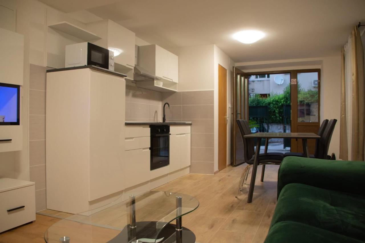 Cosy Charming Near The Palace Apartman