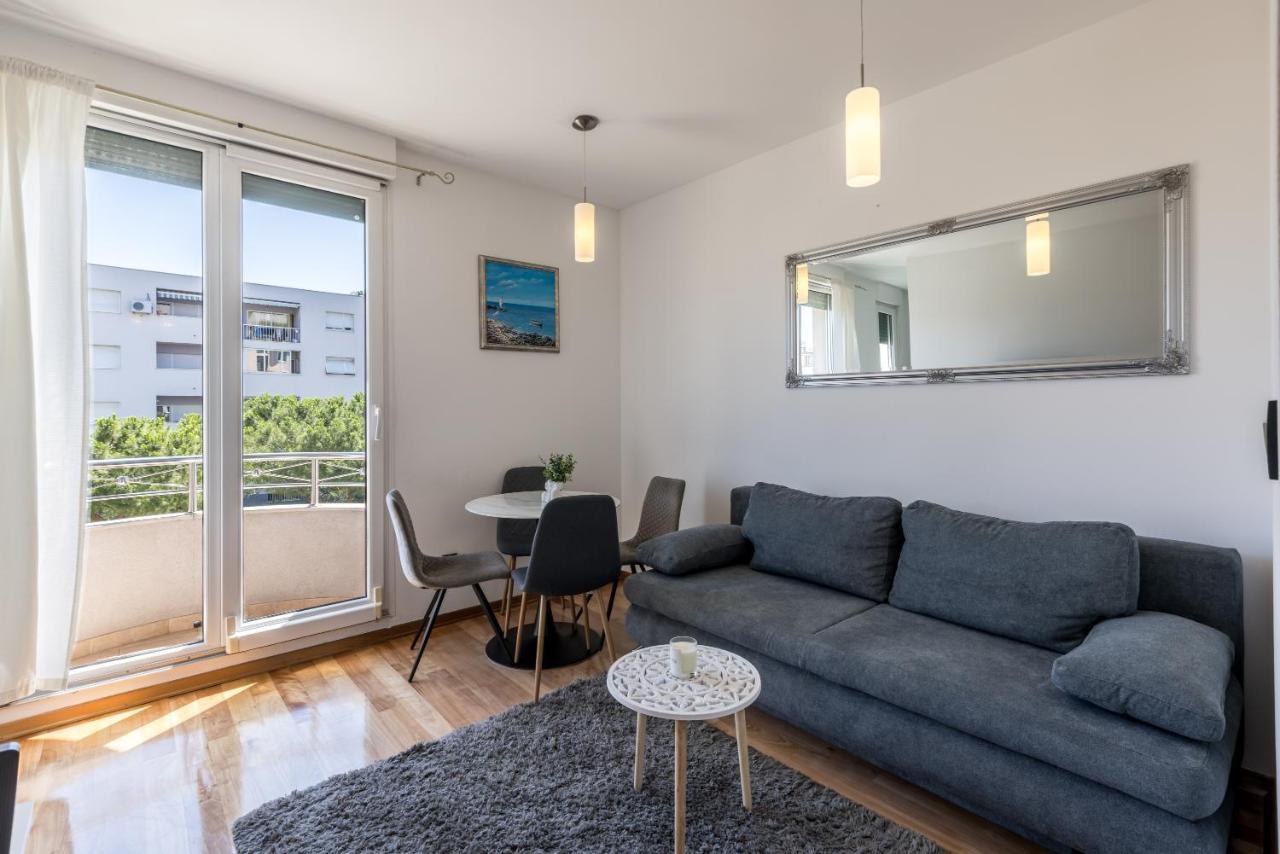 Karoglan Apartment *