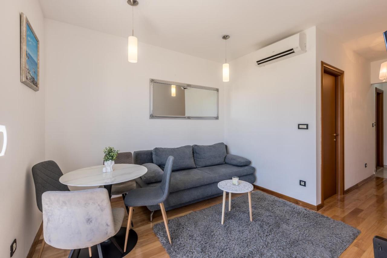 Karoglan Apartment *