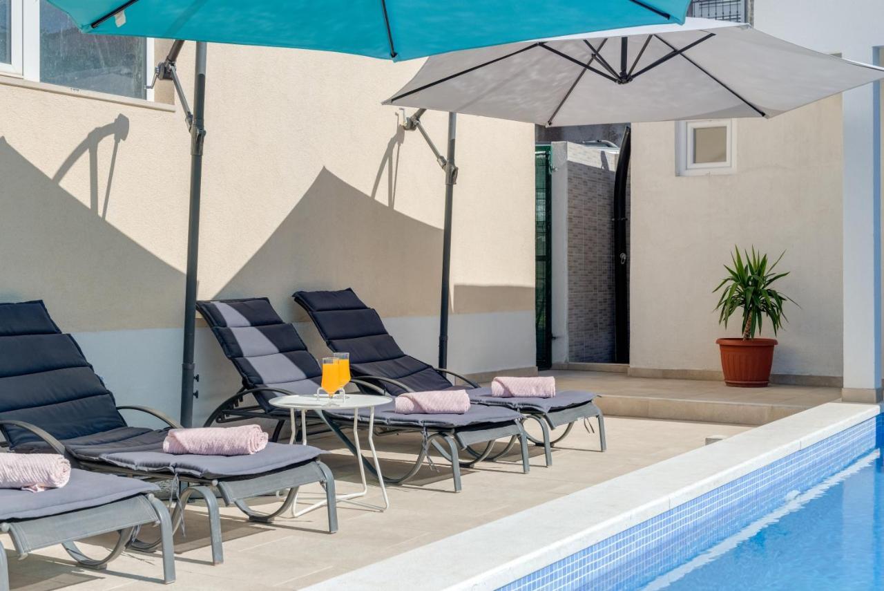 Apartment Renata + Private Swimming Pool In *
