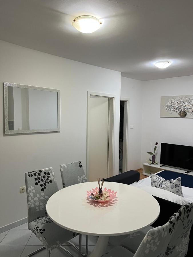 Dena Appartement *
