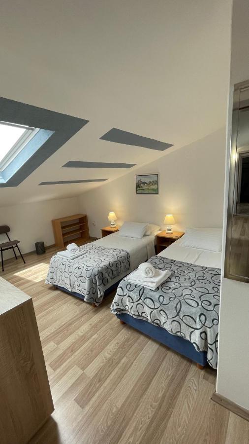 Casa de hóspedes Apartmans And Madunic I