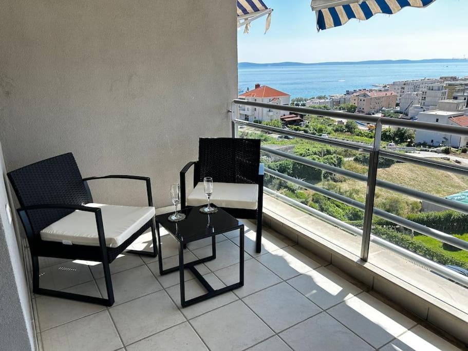 Sea View Apartment *