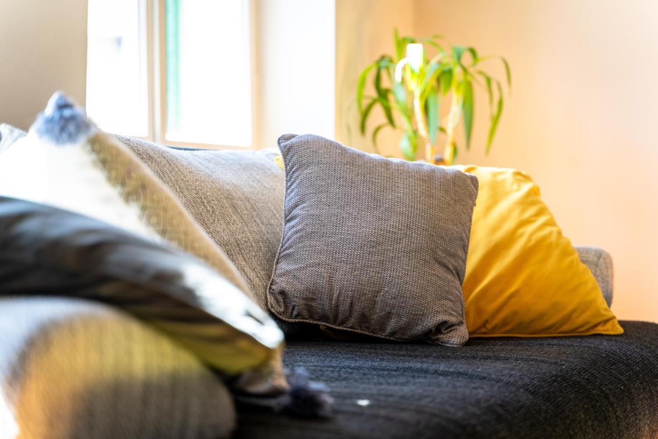 Apartment Moments From & Centre Old Town