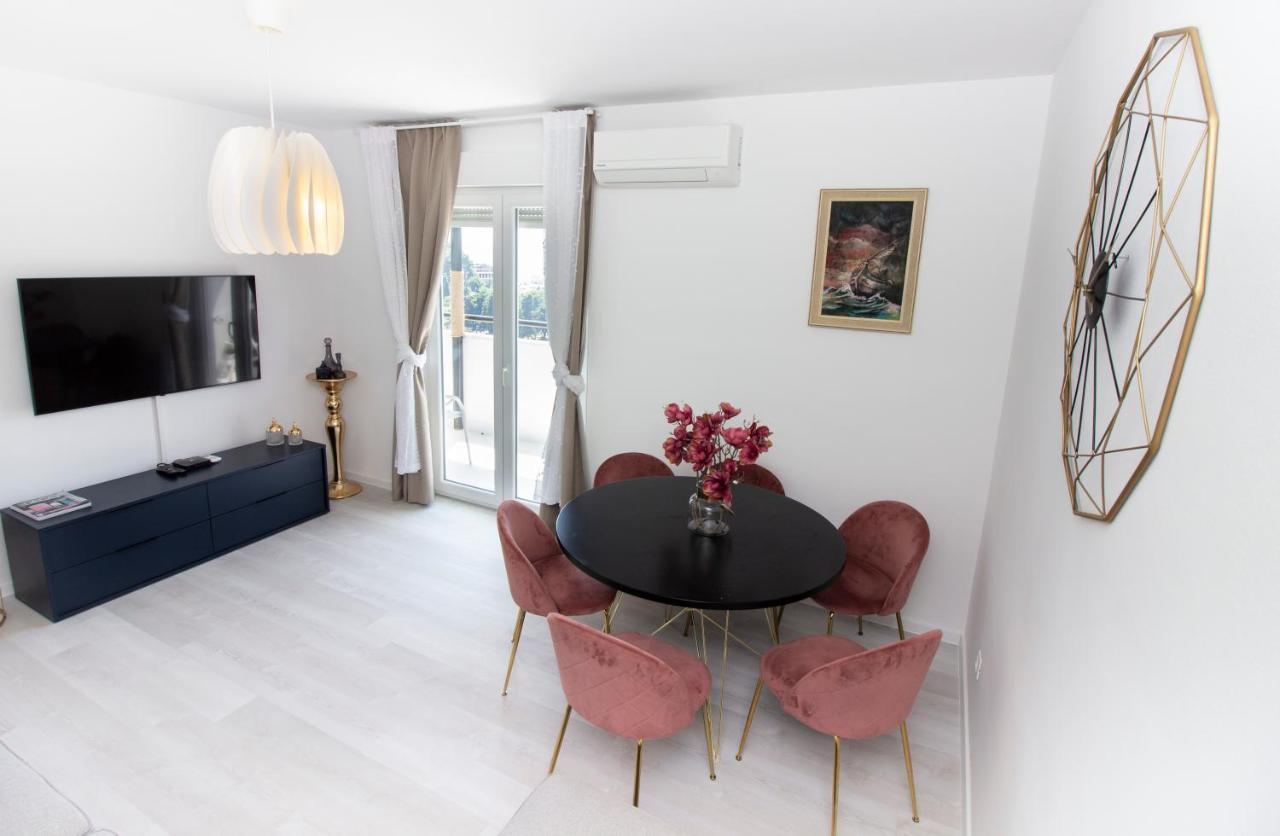 Sea La Vie Centre Apartment
