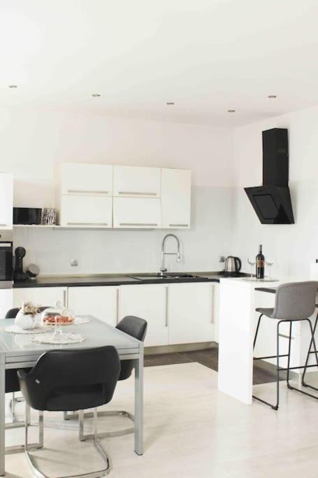 Modern For 2 In The Center Of The Town *