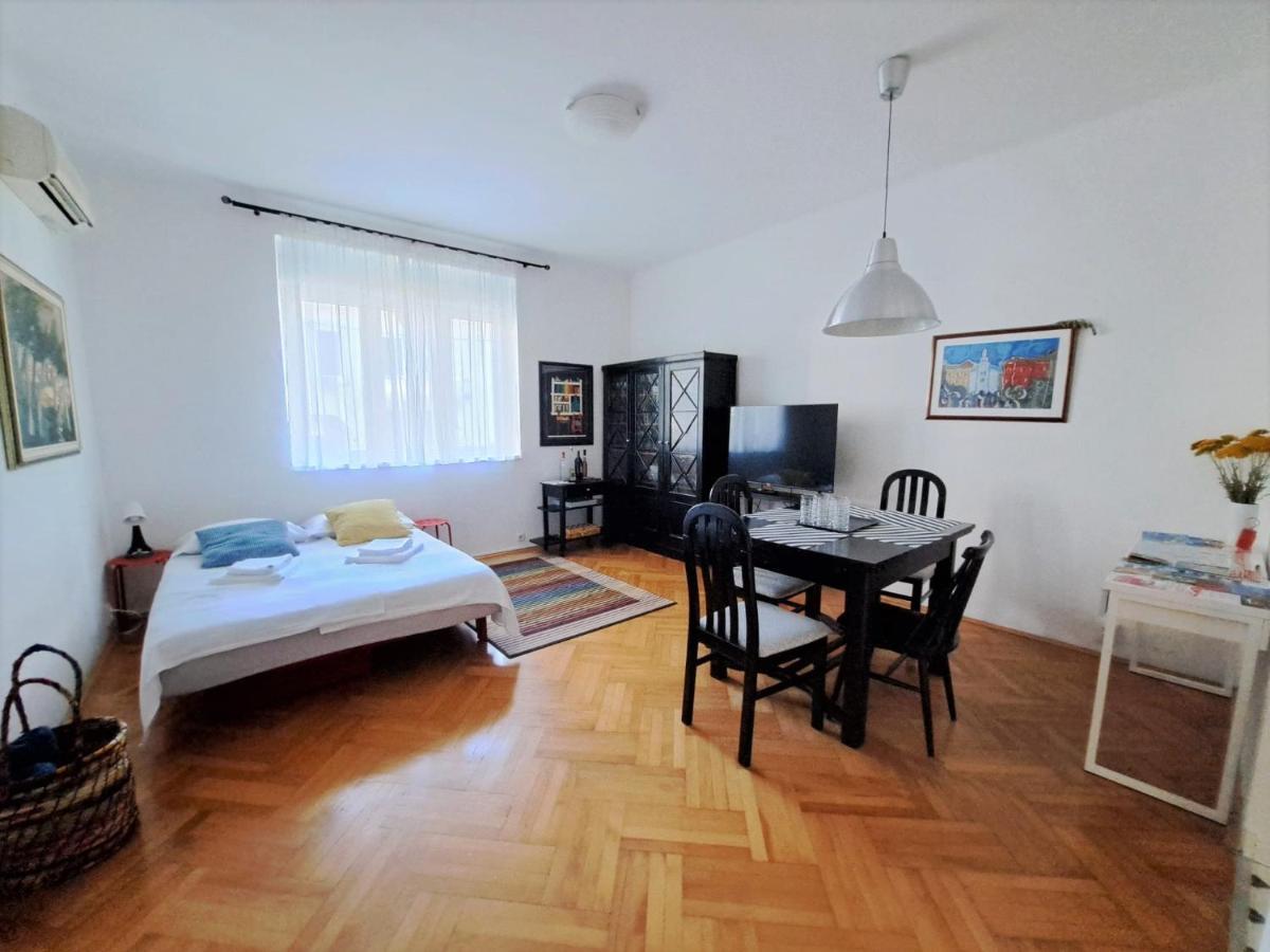 Emaus Garden - Center & 2 Bth Apartman
