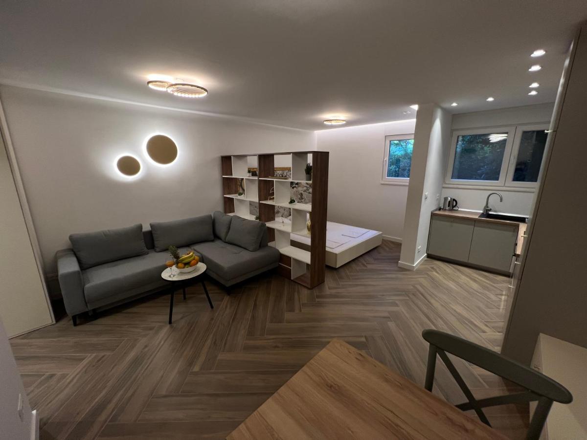 Golden Cube Apartment