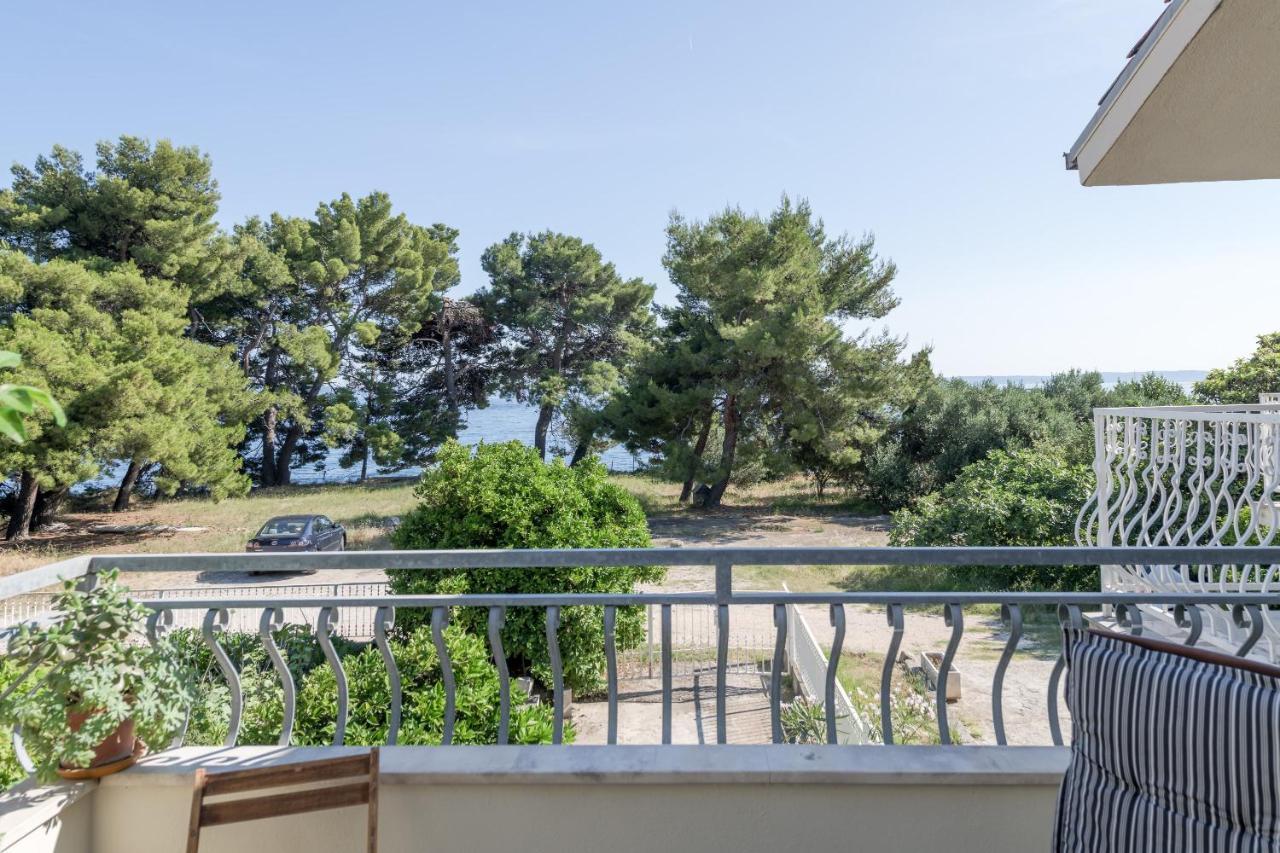 Beachfront With Balcony And Parking *