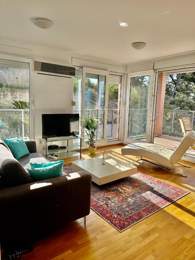 Sea View Apartment *