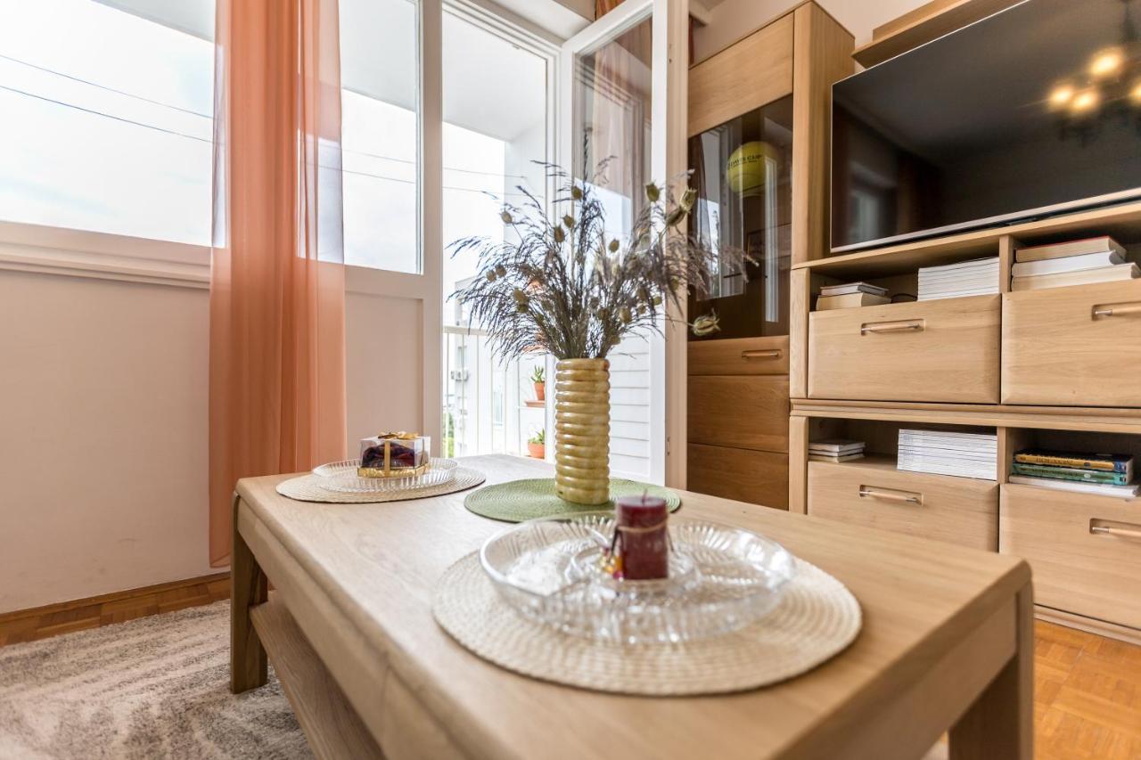 Issa & Sea View Apartment