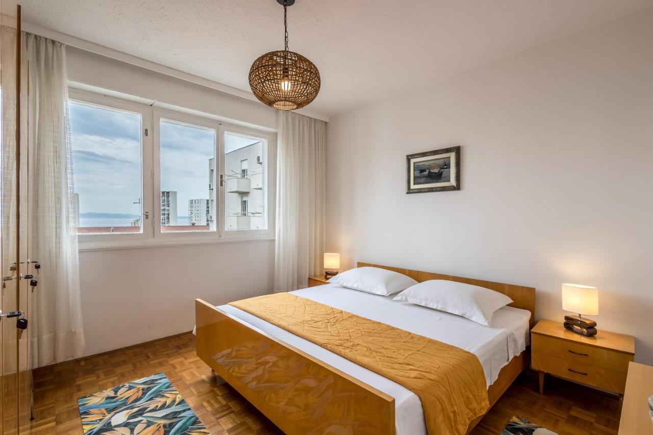 Issa & Sea View Apartment *