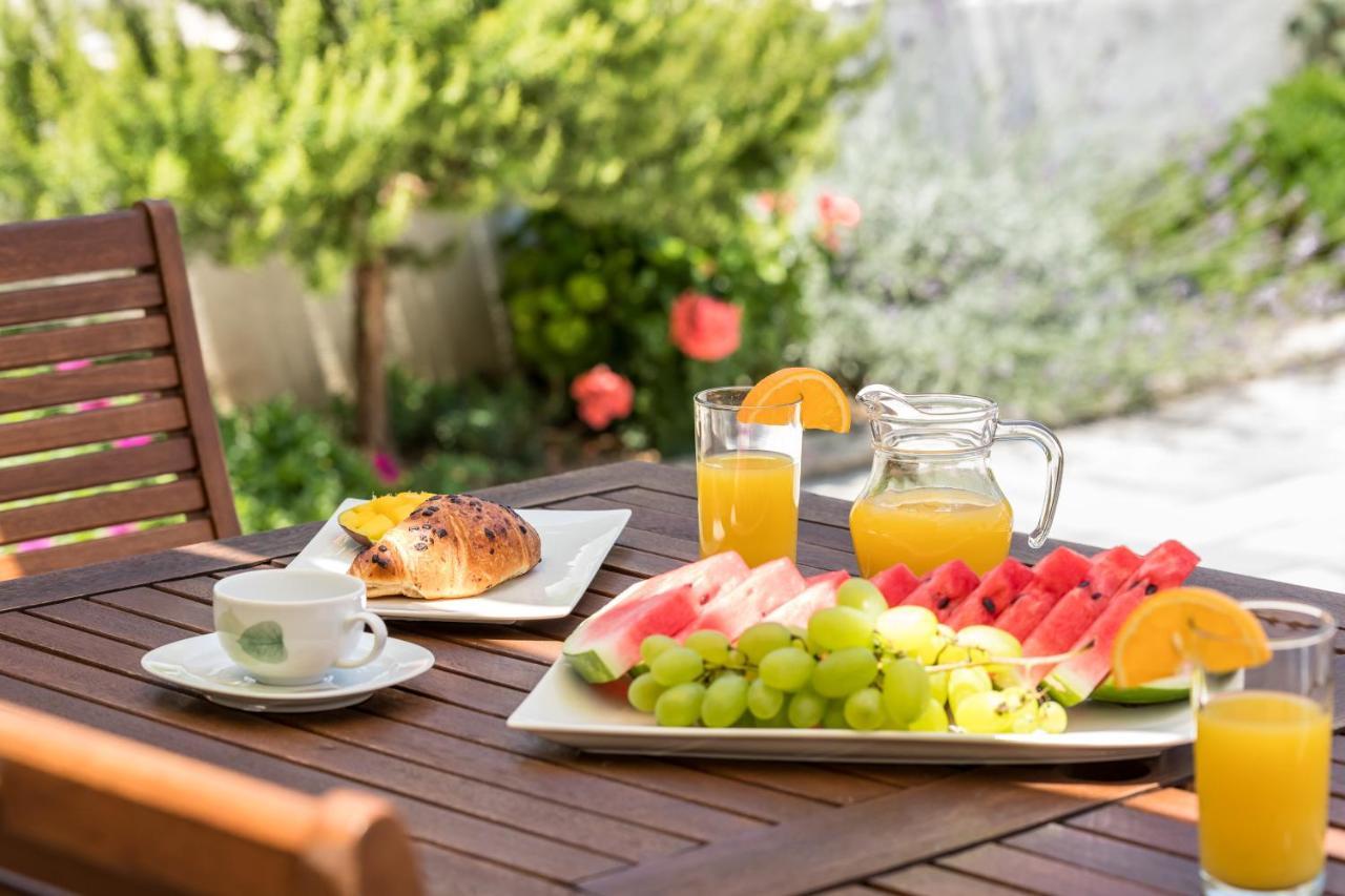 Tonina - House With Terrace, Jacuzzi, Free Parking Apartman