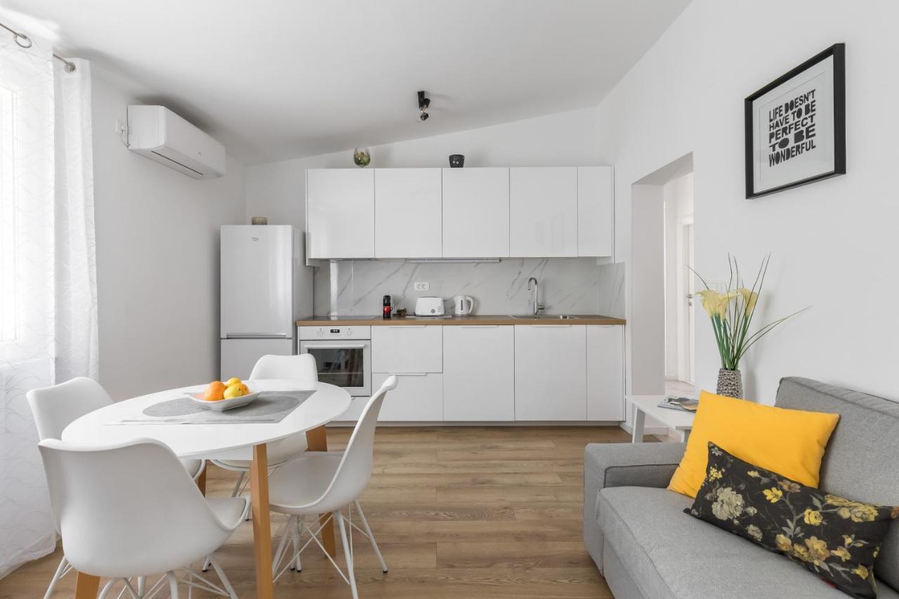 Tonina - House With Terrace, Jacuzzi, Free Parking Apartman