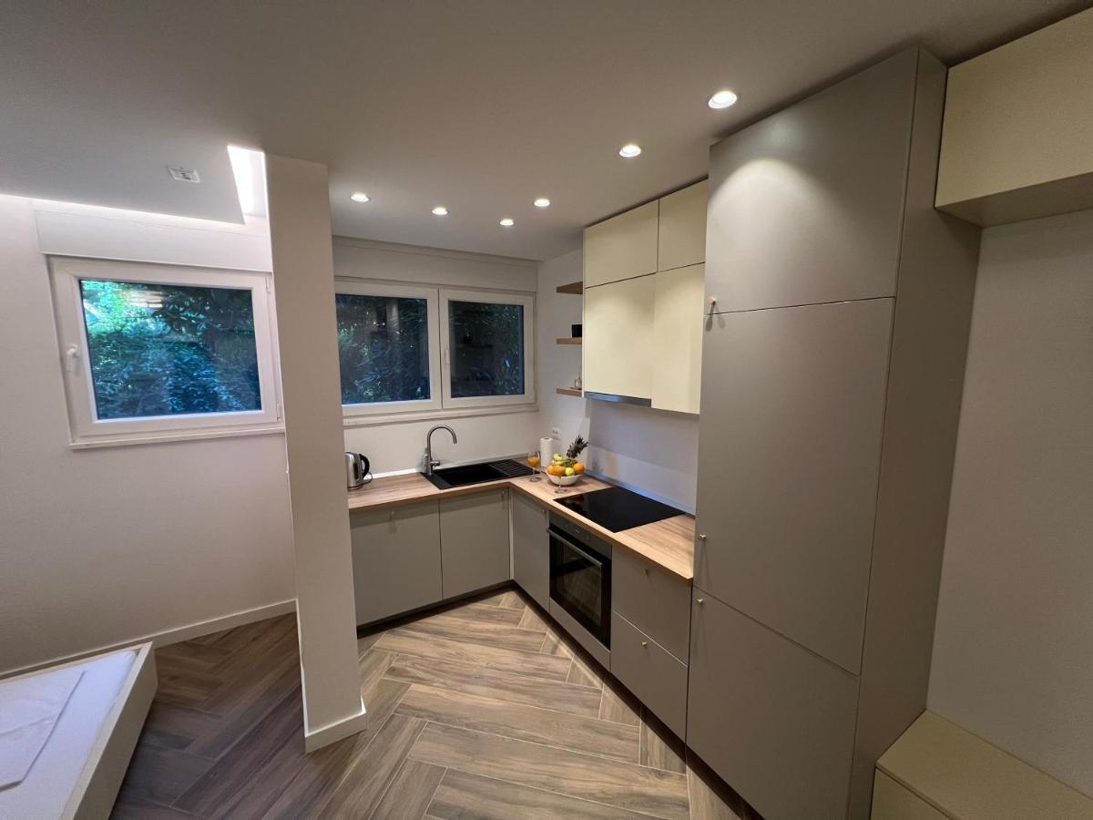 Golden Cube Apartment