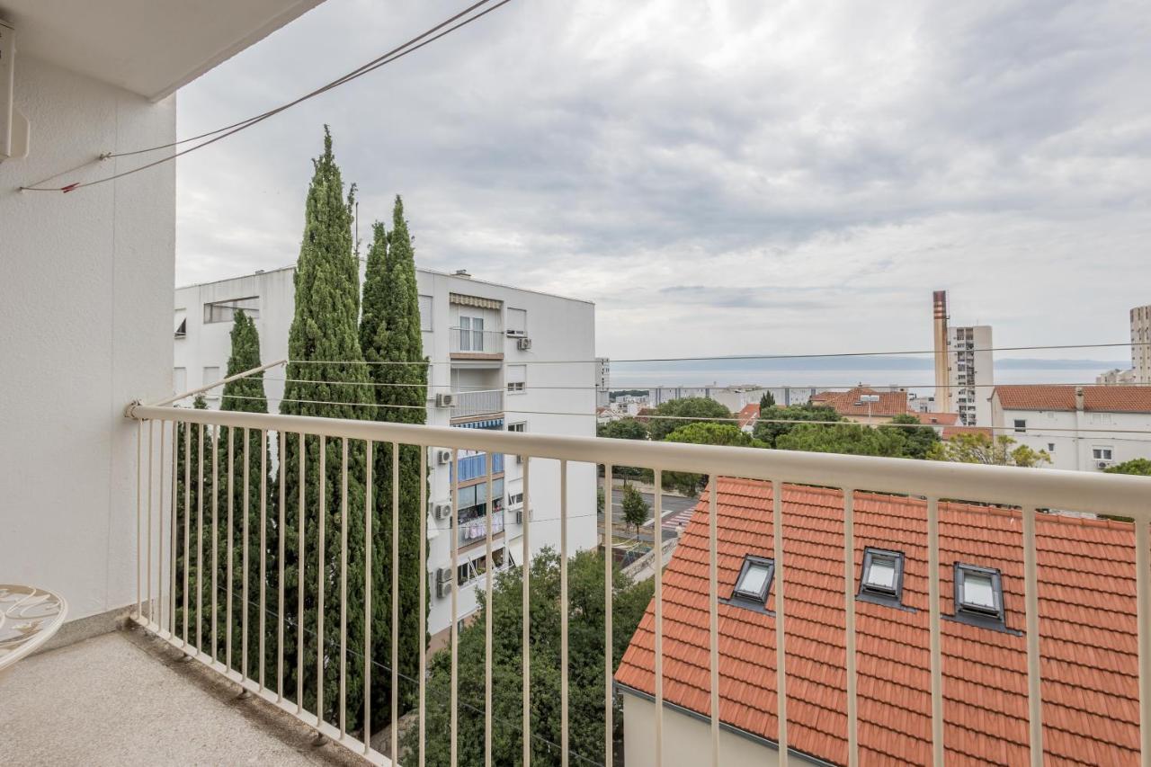 Issa & Sea View Apartment