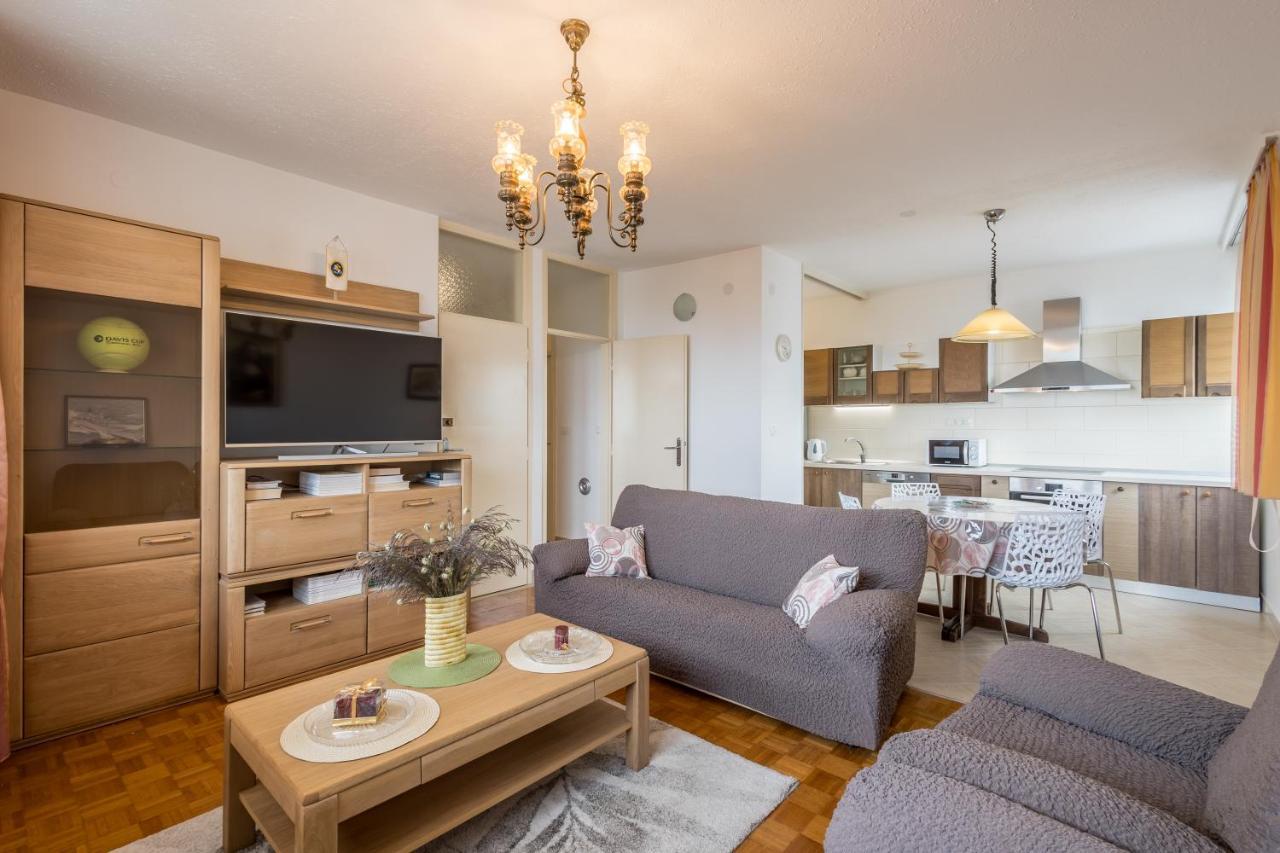 Apartment Issa & Sea View Split