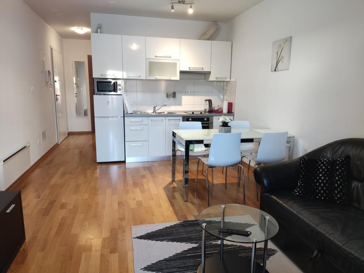Josip Apartment *