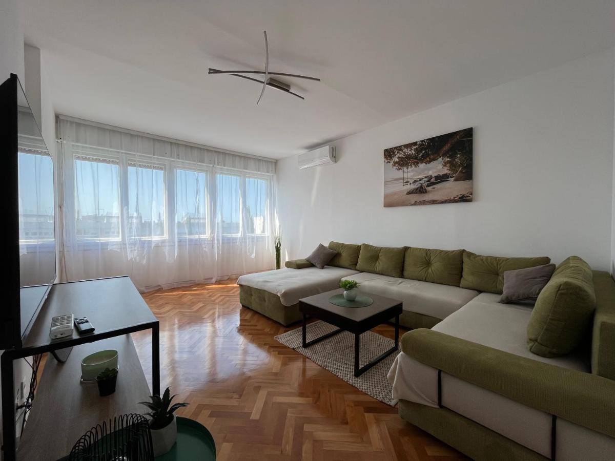 Tomaky Apartment Split
