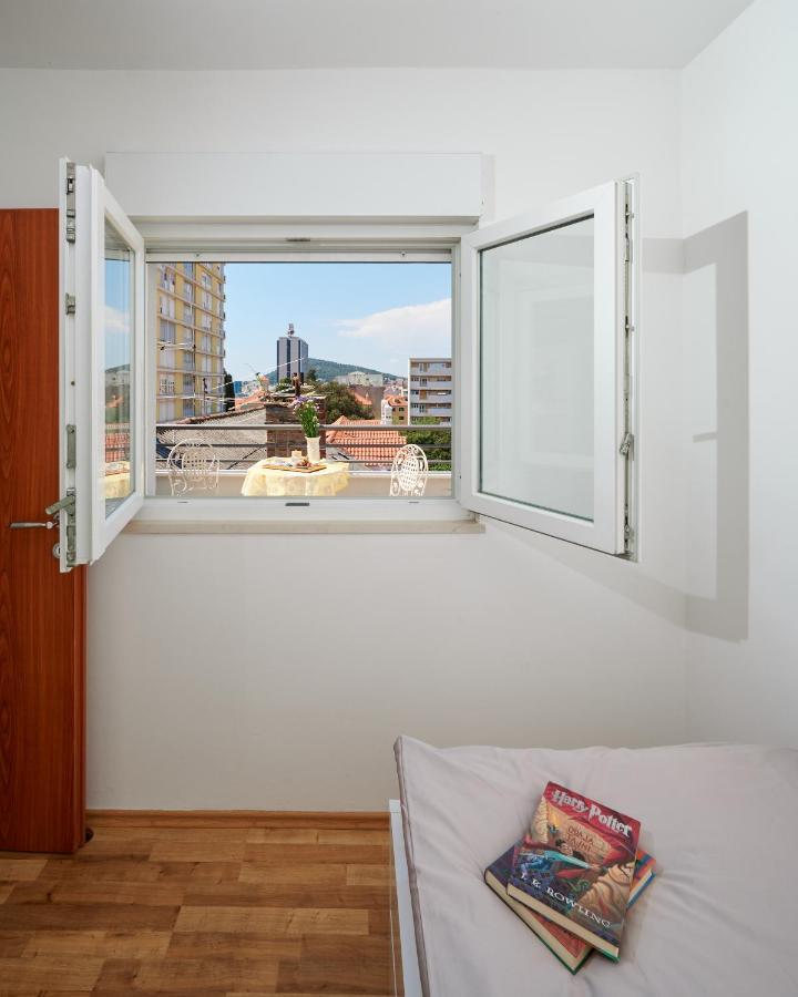 Modern & Spacious Rooftop With Natual Sunlight * Split