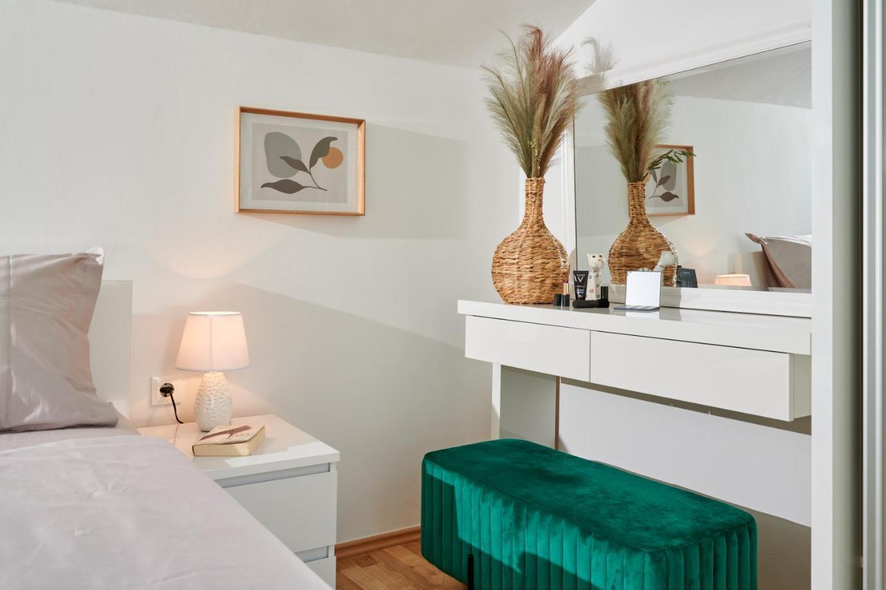 Modern & Spacious Rooftop With Natual Sunlight Apartment