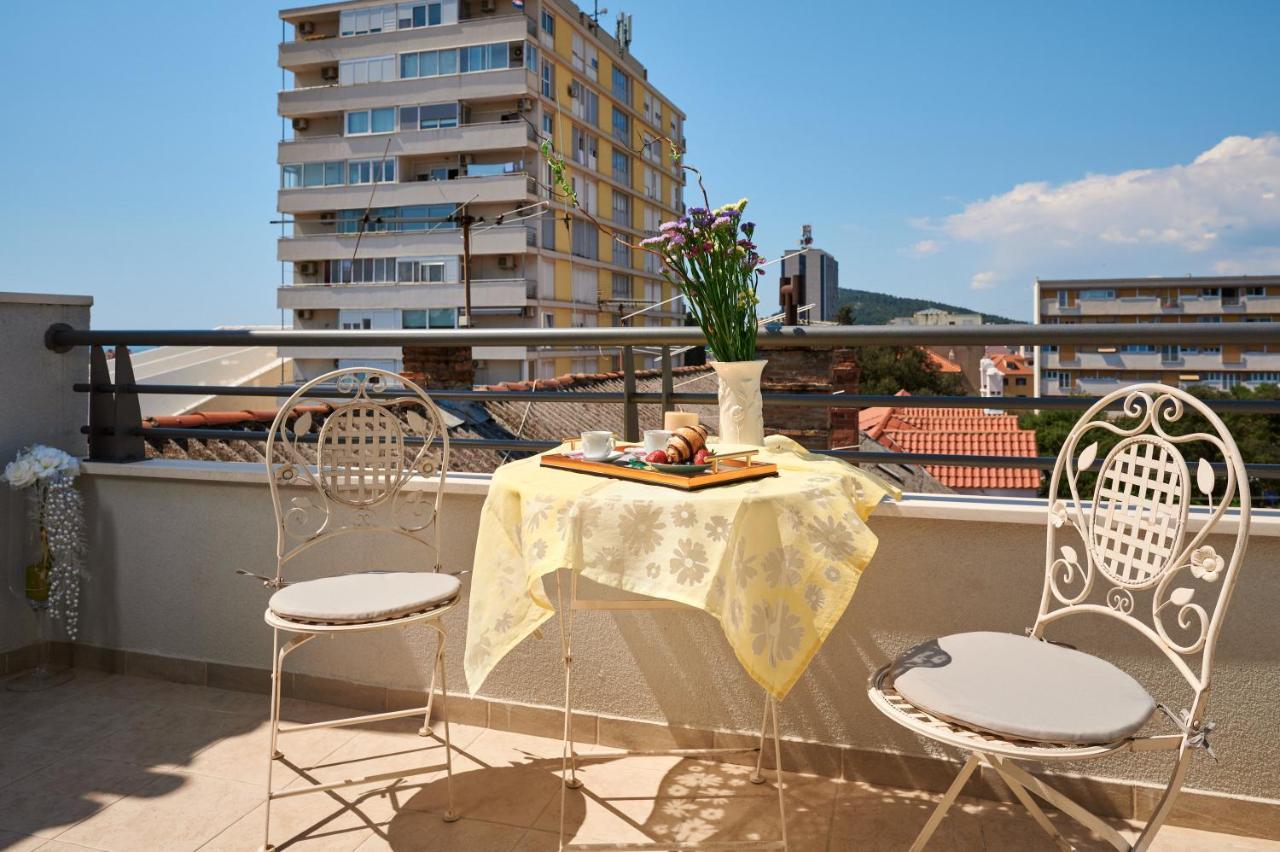 Modern & Spacious Rooftop With Natual Sunlight Split