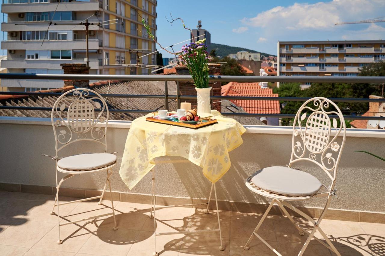 Modern & Spacious Rooftop With Natual Sunlight