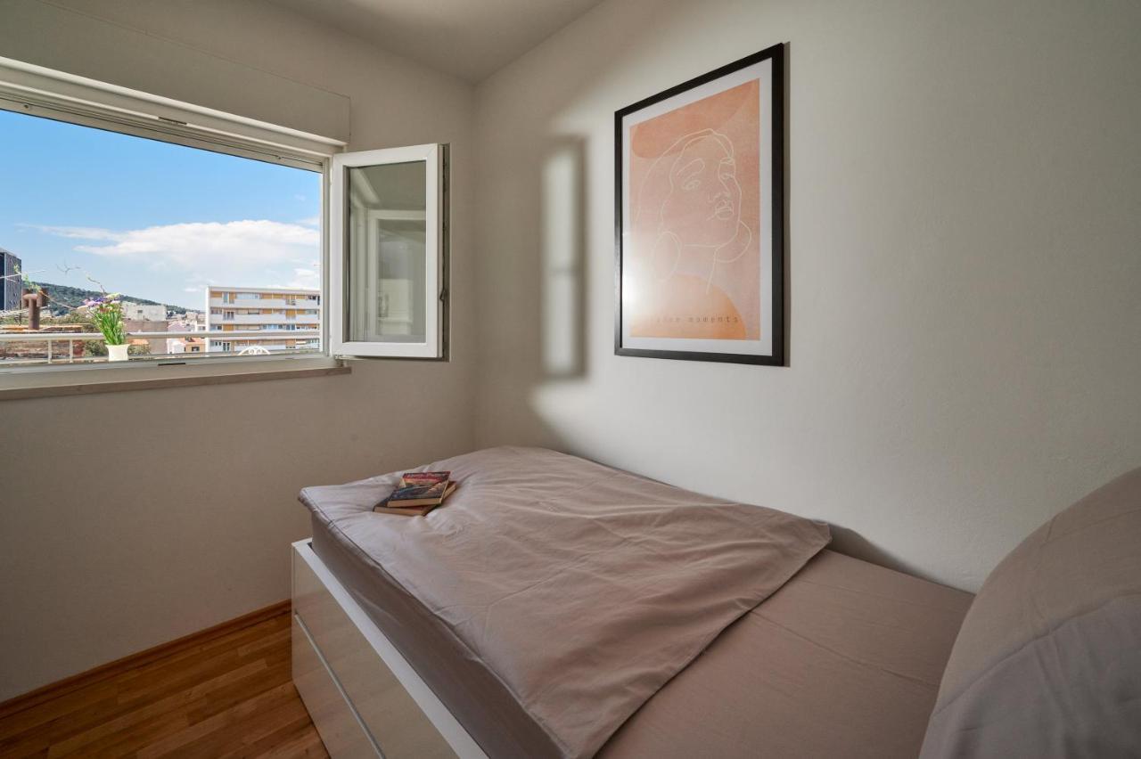 Apartment Modern & Spacious Rooftop With Natual Sunlight Split