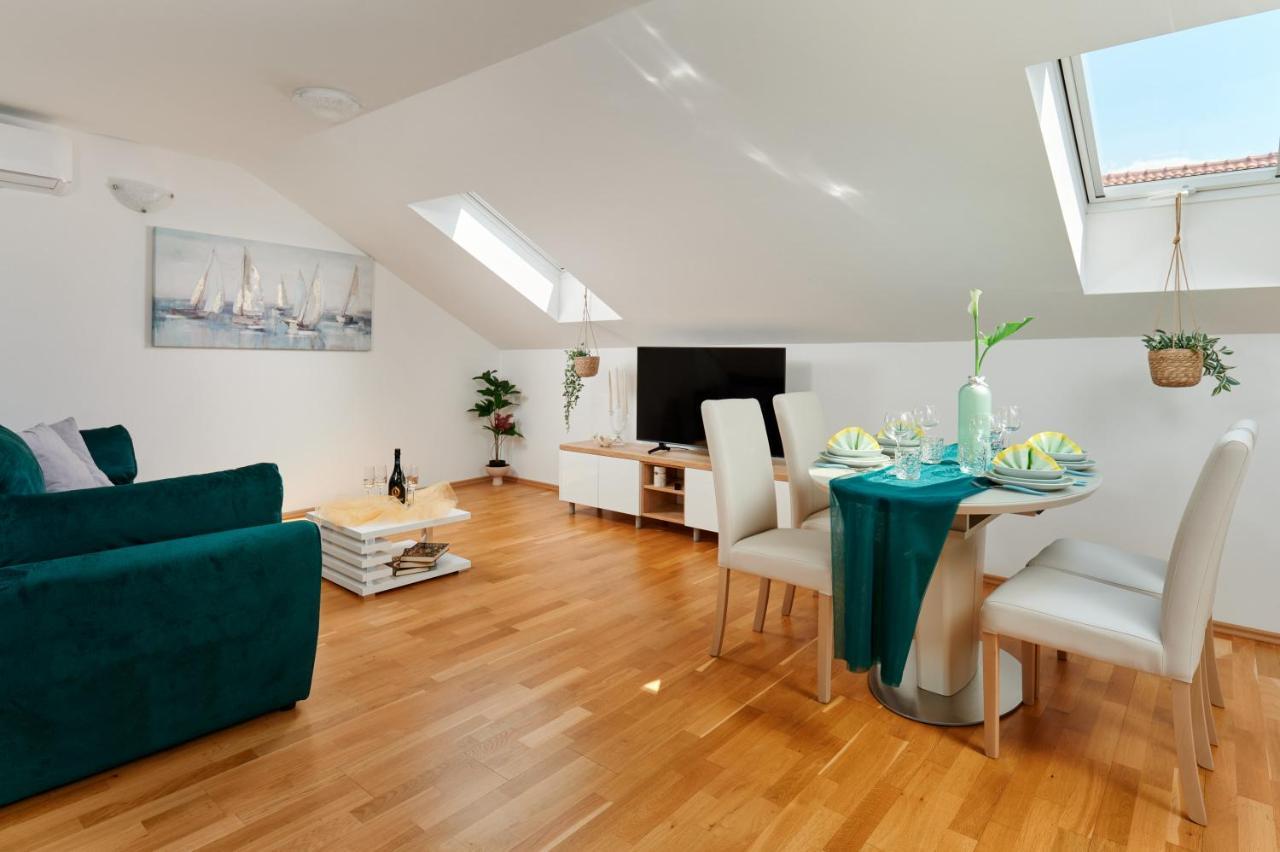 Modern & Spacious Rooftop With Natual Sunlight *