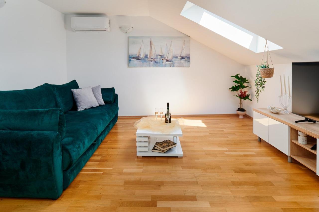 Apartment Modern & Spacious Rooftop With Natual Sunlight Split