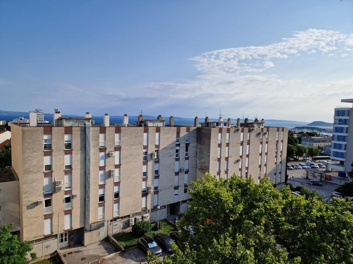 Spacious Rocky With Balcony Appartement