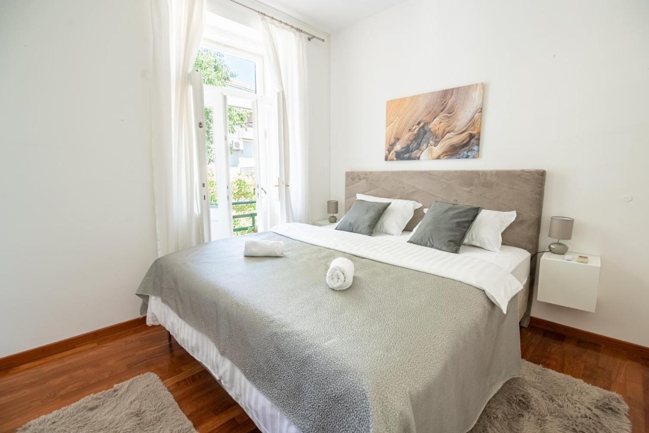 White House Luxury Apartment