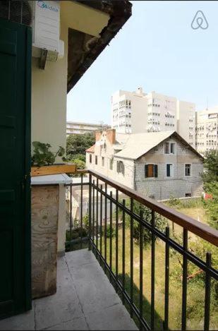 Moments From & Centre Old Town Apartment
