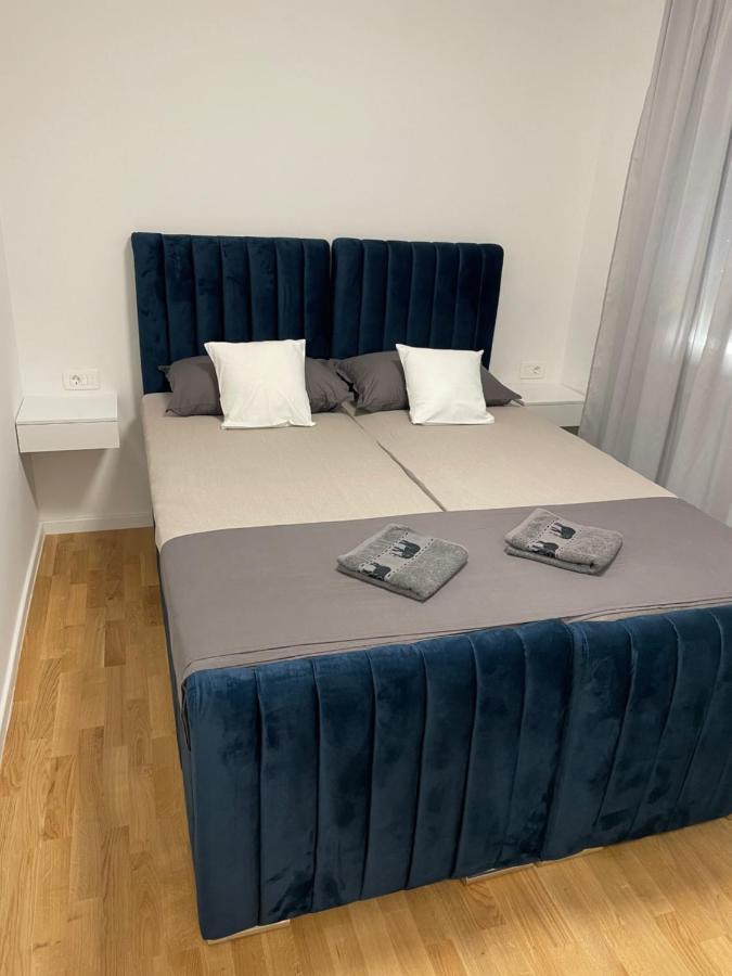 Naomi 2 Apartment Split