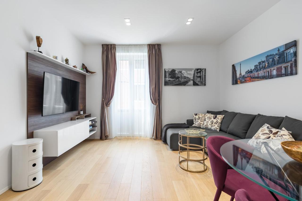 Apartment Eva Luxury Two Bedrooms & Bacvice *