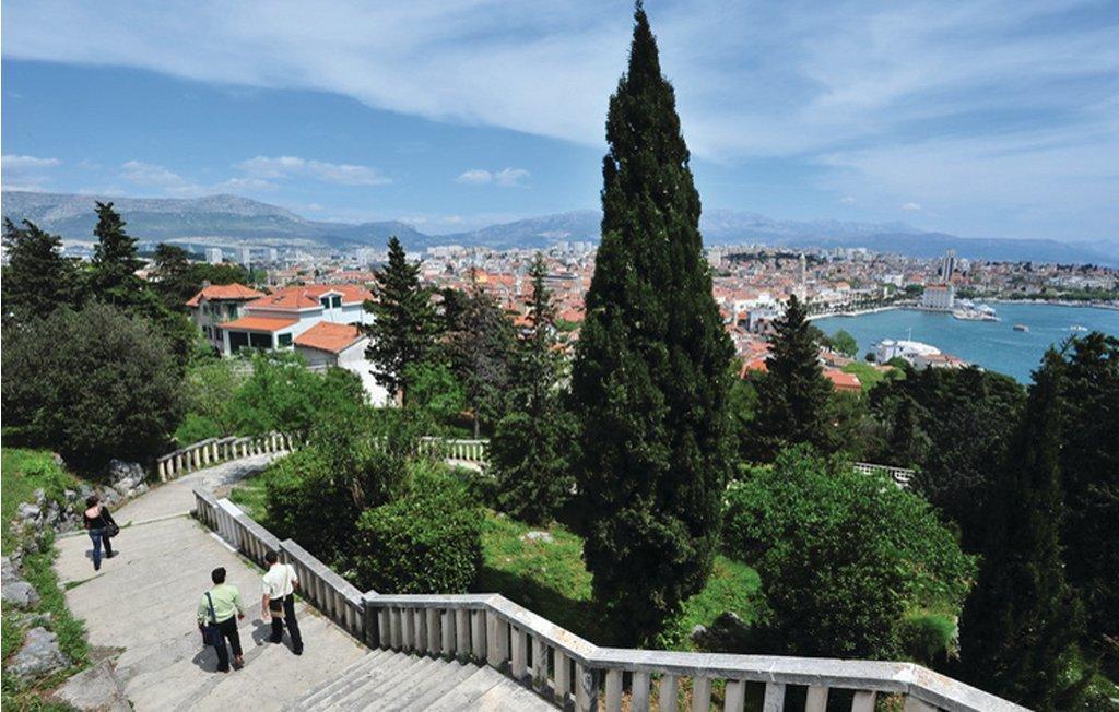 2 Bedroom Nice Apartment In Split *